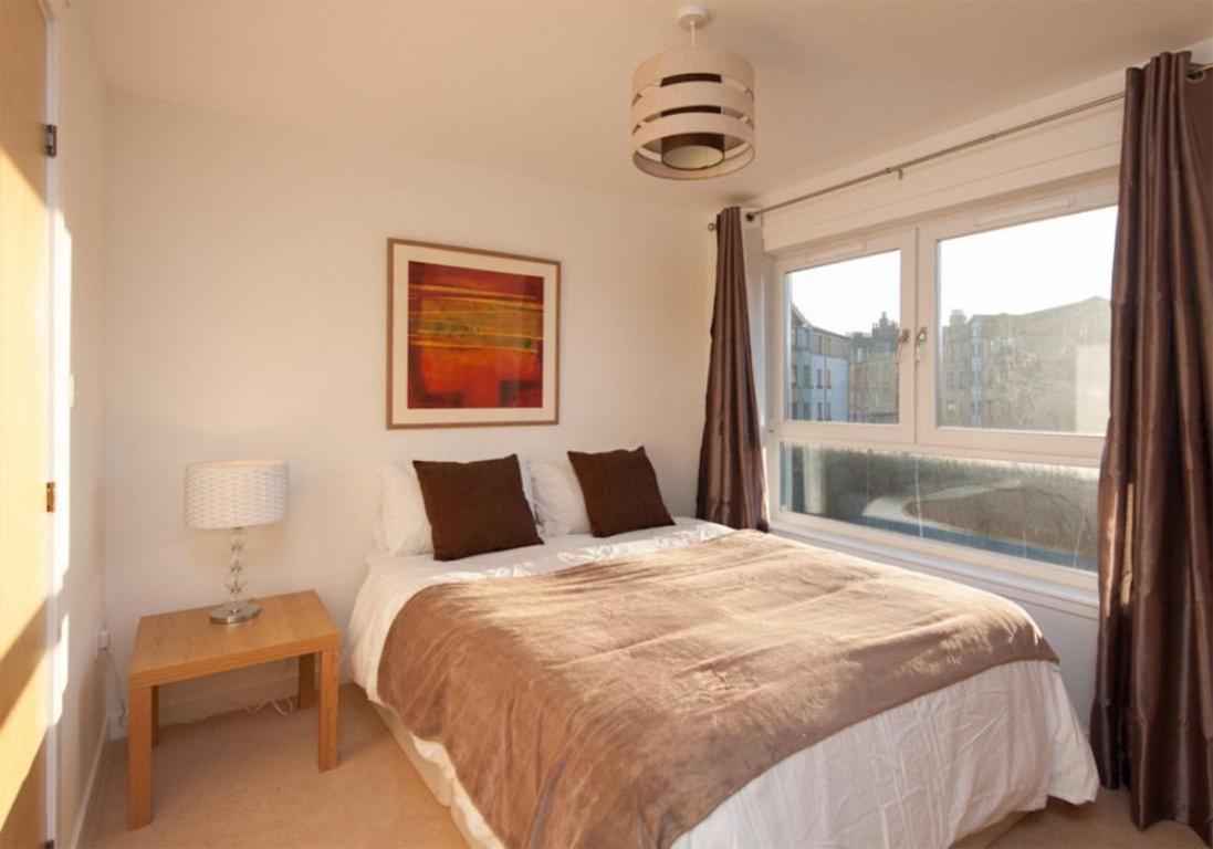 אדינבורו The Lochend Park View Residence מראה חיצוני תמונה